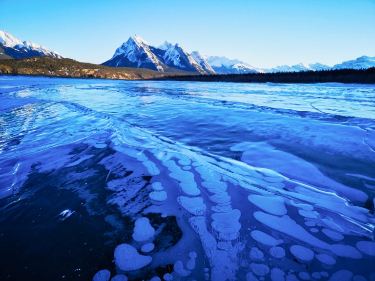 Read more about the article Explore the magical Ice Bubble Lake in Alberta